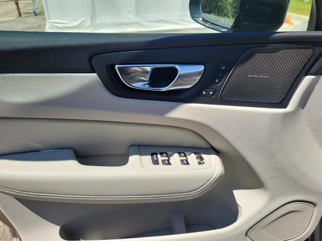 Photo of 2025 Bright Volvo XC60