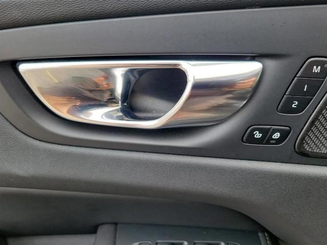 Photo of 2022 Onyx Black Metallic Volvo XC60