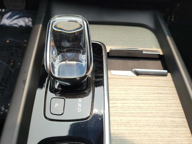 Photo of 2022 Onyx Black Metallic Volvo XC60