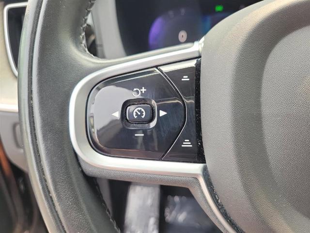 Photo of 2022 Onyx Black Metallic Volvo XC60