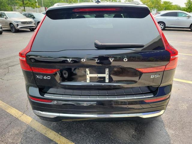 Photo of 2022 Onyx Black Metallic Volvo XC60