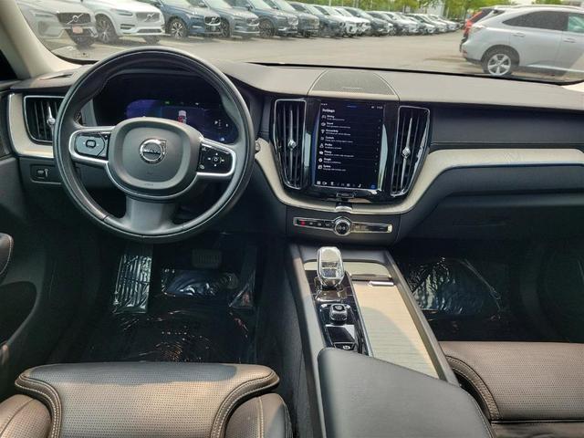 Photo of 2022 Onyx Black Metallic Volvo XC60