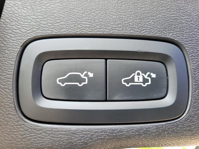 Photo of 2022 Onyx Black Metallic Volvo XC60