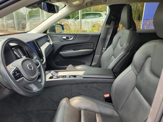 Photo of 2022 Onyx Black Metallic Volvo XC60