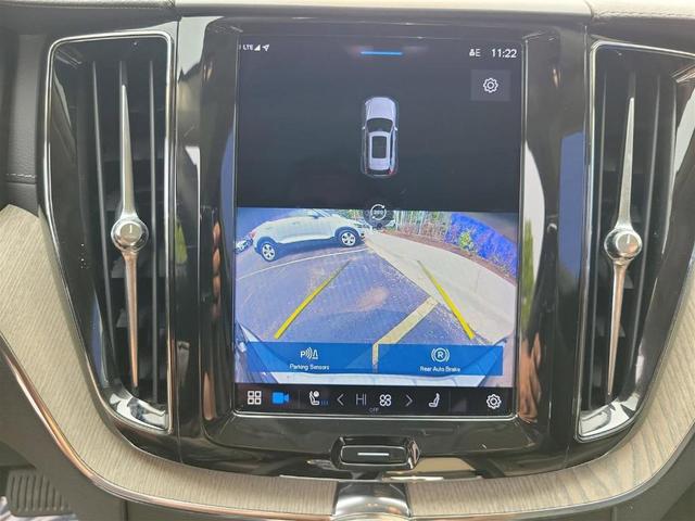 Photo of 2022 Onyx Black Metallic Volvo XC60