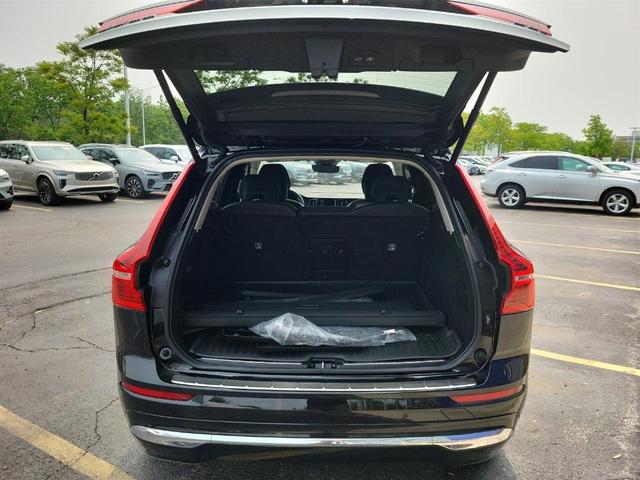 Photo of 2022 Onyx Black Metallic Volvo XC60
