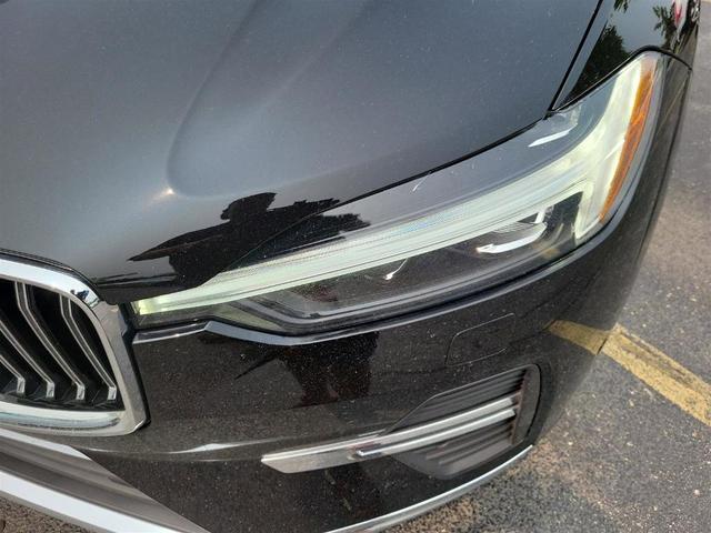 Photo of 2022 Onyx Black Metallic Volvo XC60