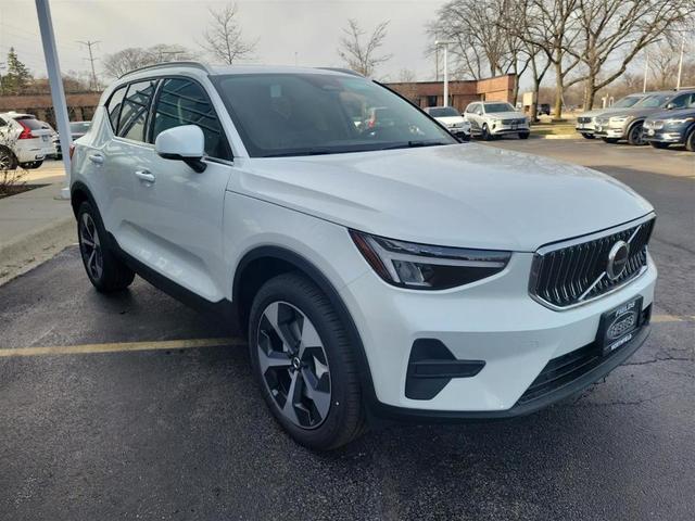 Photo of 2025 Crystal White Pearl Volvo XC40