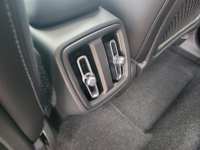 Photo of 2025 Crystal White Pearl Volvo XC40