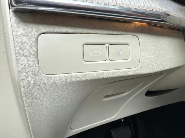 Photo of 2023 Thunder Gray Metallic Volvo XC90 Recharge Plug-In Hybrid