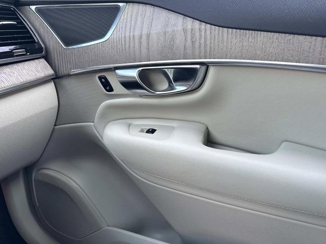 Photo of 2023 Thunder Gray Metallic Volvo XC90 Recharge Plug-In Hybrid