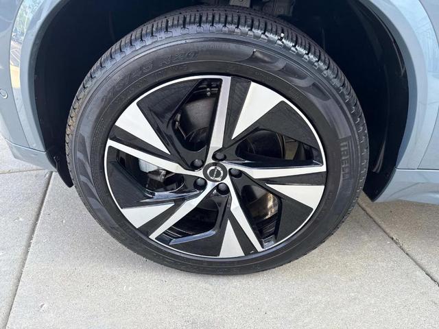 Photo of 2023 Thunder Gray Metallic Volvo XC90 Recharge Plug-In Hybrid