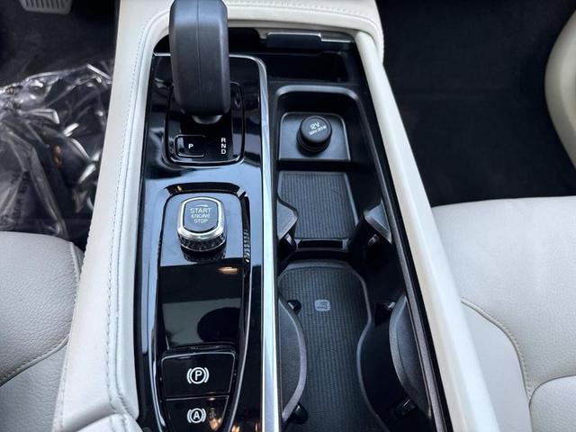 Photo of 2023 Thunder Gray Metallic Volvo XC90 Recharge Plug-In Hybrid