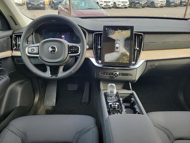 Photo of 2025 Crystal White Pearl Volvo XC90 Plug-In Hybrid