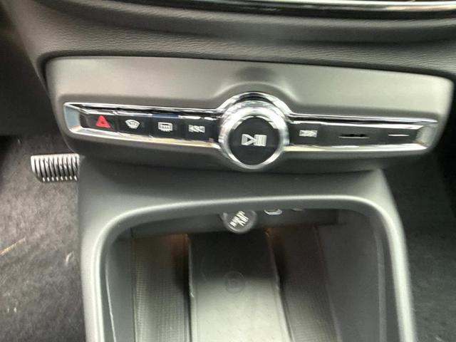 Photo of 2026 Cloud 9 White Volvo XC40