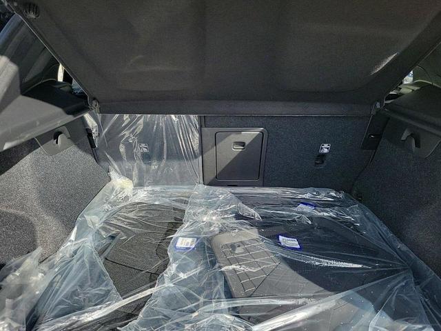 Photo of 2025 Onyx Black Volvo XC40