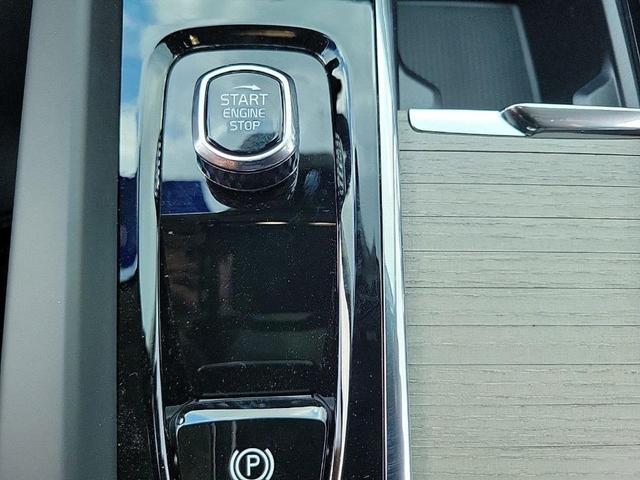 Photo of 2025 Vapour Gray Volvo XC60