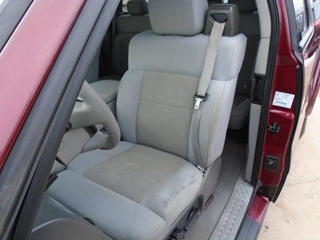 Photo of 2004 MAROON Ford F-150