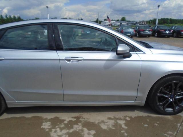 Photo of 2018 SILVER Ford Fusion