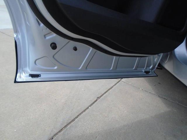 Photo of 2017 SILVER Ford Edge