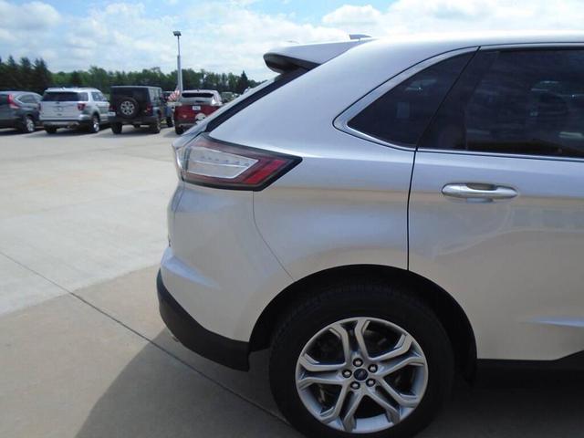 Photo of 2017 SILVER Ford Edge