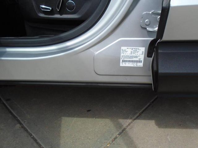 Photo of 2017 SILVER Ford Edge