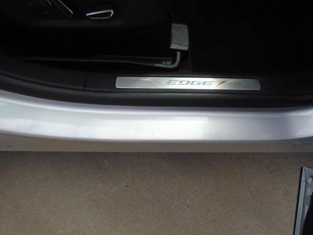 Photo of 2017 SILVER Ford Edge