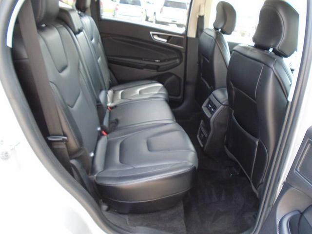 Photo of 2017 SILVER Ford Edge