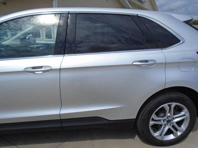 Photo of 2017 SILVER Ford Edge