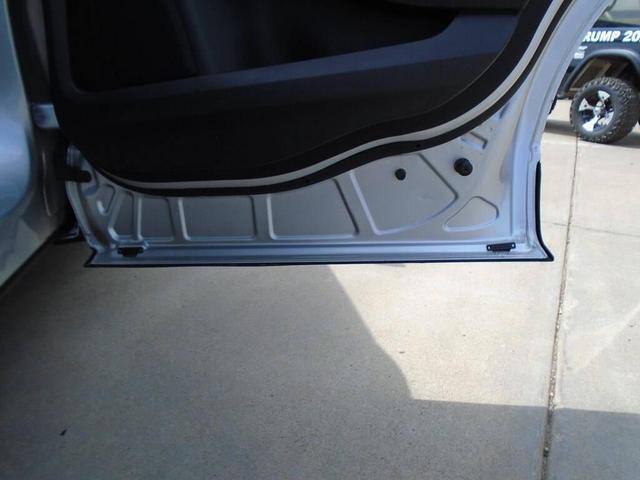 Photo of 2017 SILVER Ford Edge