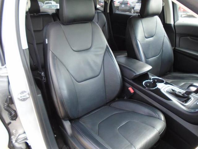 Photo of 2017 SILVER Ford Edge