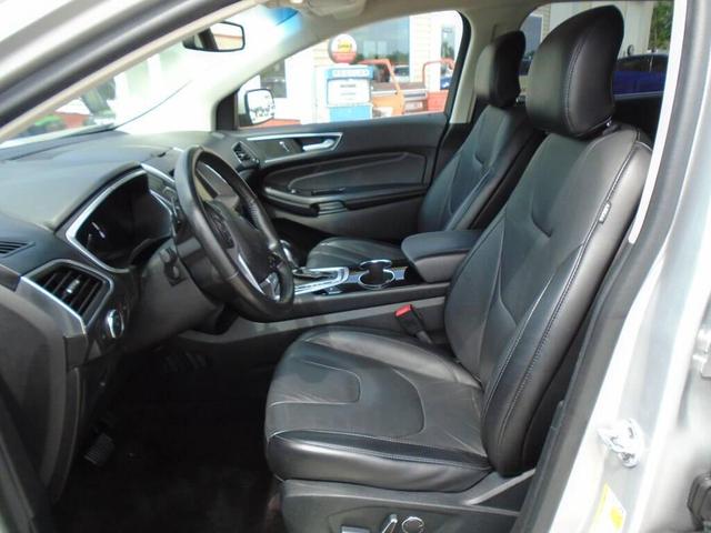 Photo of 2017 SILVER Ford Edge