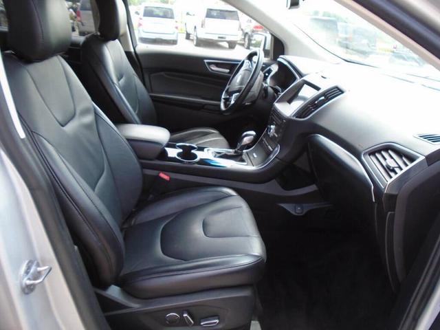 Photo of 2017 SILVER Ford Edge