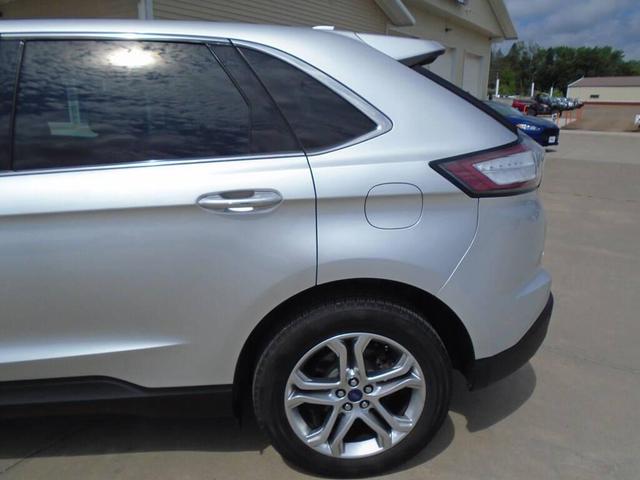 Photo of 2017 SILVER Ford Edge