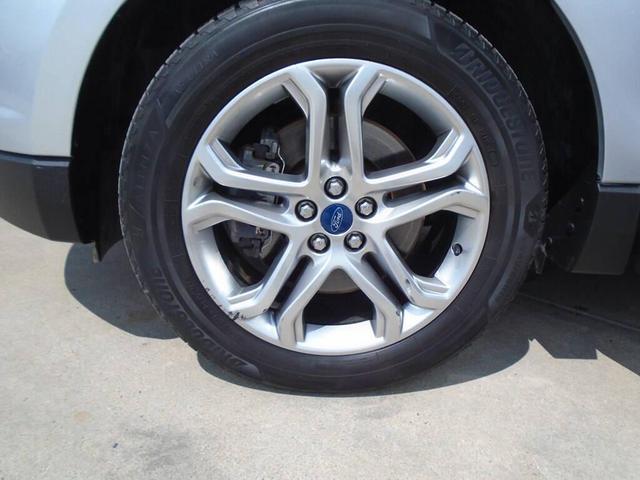 Photo of 2017 SILVER Ford Edge