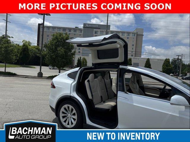 Photo of 2018 Pearl White Multi Tesla Model X