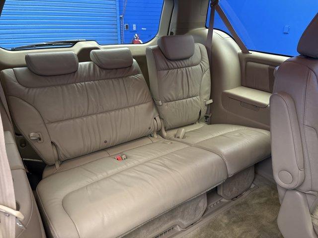 Photo of 2006 Desert Rock Metallic Honda Odyssey