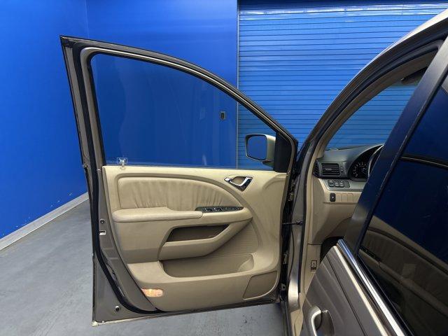 Photo of 2006 Desert Rock Metallic Honda Odyssey