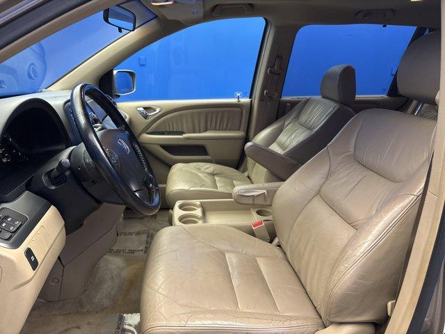Photo of 2006 Desert Rock Metallic Honda Odyssey