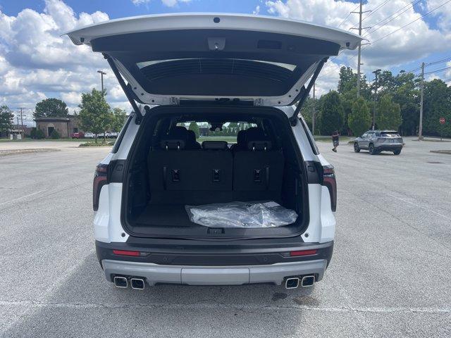 Photo of 2025 Summit White Chevrolet Traverse