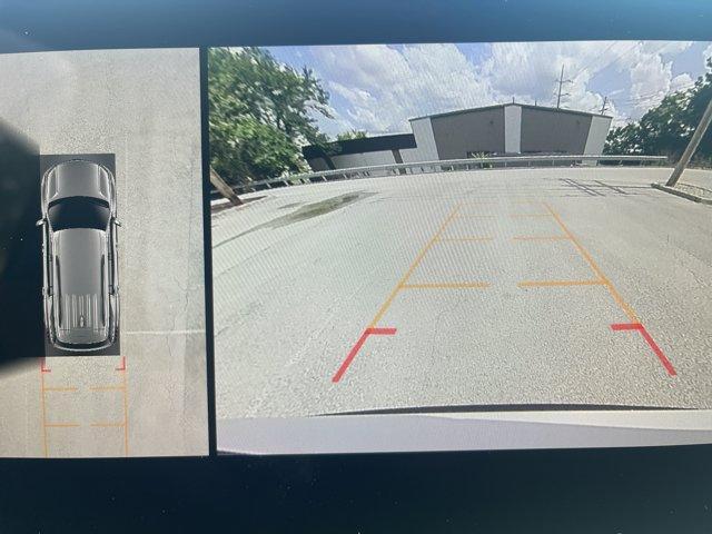 Photo of 2025 Summit White Chevrolet Traverse