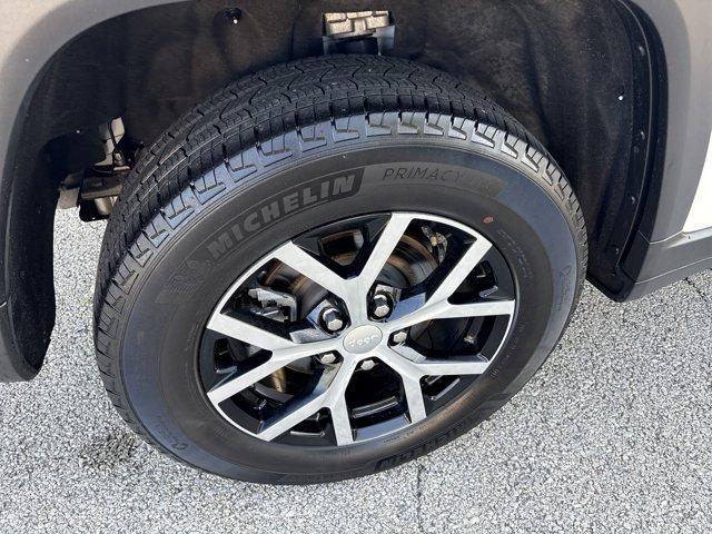 Photo of 2023 Bright White Clearcoat Jeep Grand Cherokee