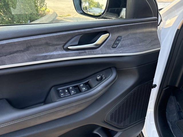 Photo of 2023 Bright White Clearcoat Jeep Grand Cherokee