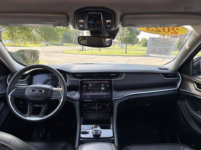 Photo of 2023 Bright White Clearcoat Jeep Grand Cherokee