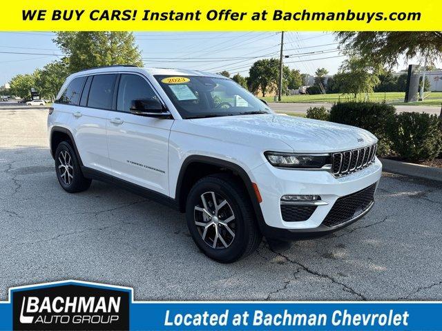 Photo of 2023 Bright White Clearcoat Jeep Grand Cherokee