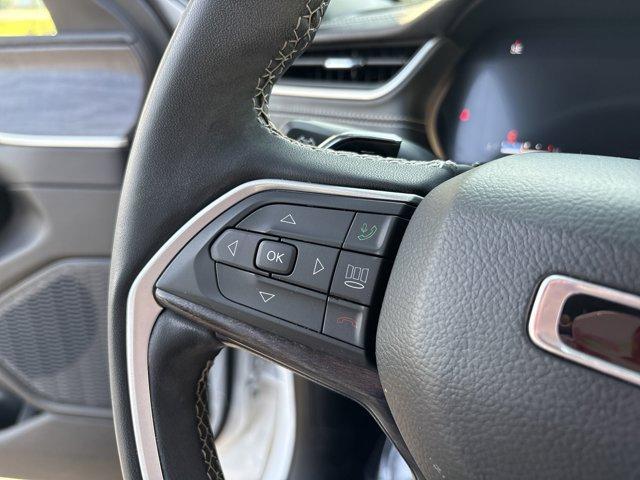 Photo of 2023 Bright White Clearcoat Jeep Grand Cherokee