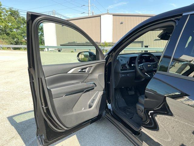 Photo of 2025 Mosaic Black Metallic Chevrolet Traverse