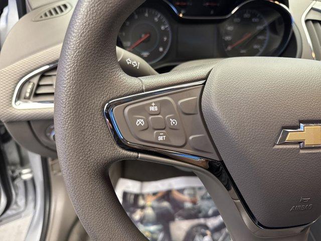 Photo of 2017 Silver Ice Metallic Chevrolet Cruze