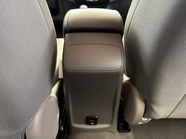 Photo of 2017 Silver Ice Metallic Chevrolet Cruze