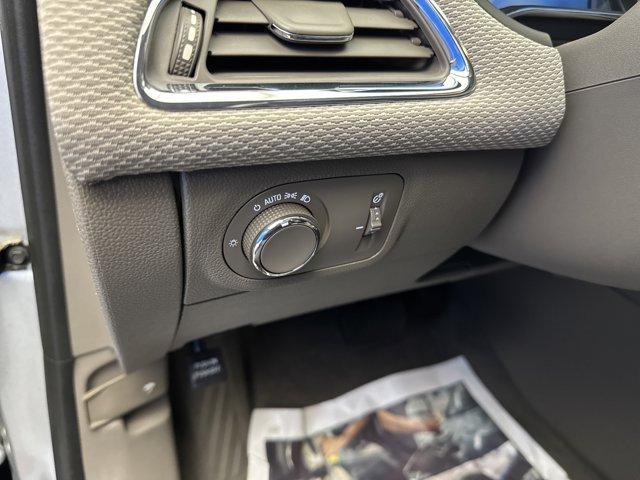 Photo of 2017 Silver Ice Metallic Chevrolet Cruze
